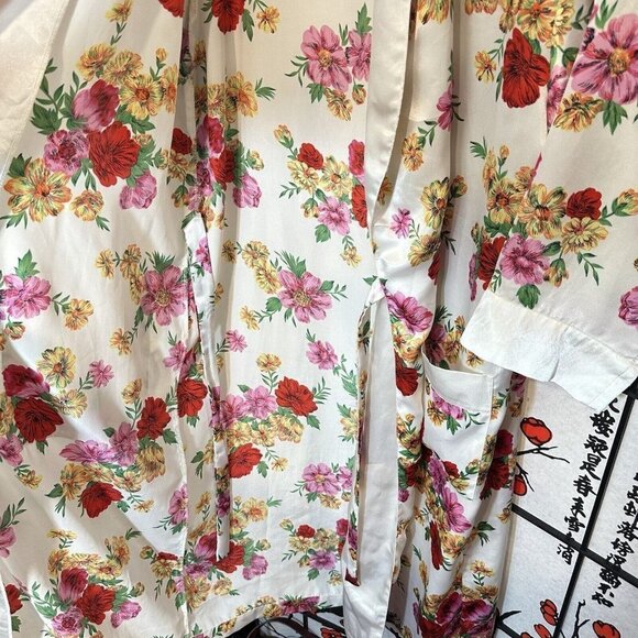 Vintage VICTORIA’S SECRET Women’s Robe Ivory Pink Red Floral Satin Size M/L - Picture 6 of 7